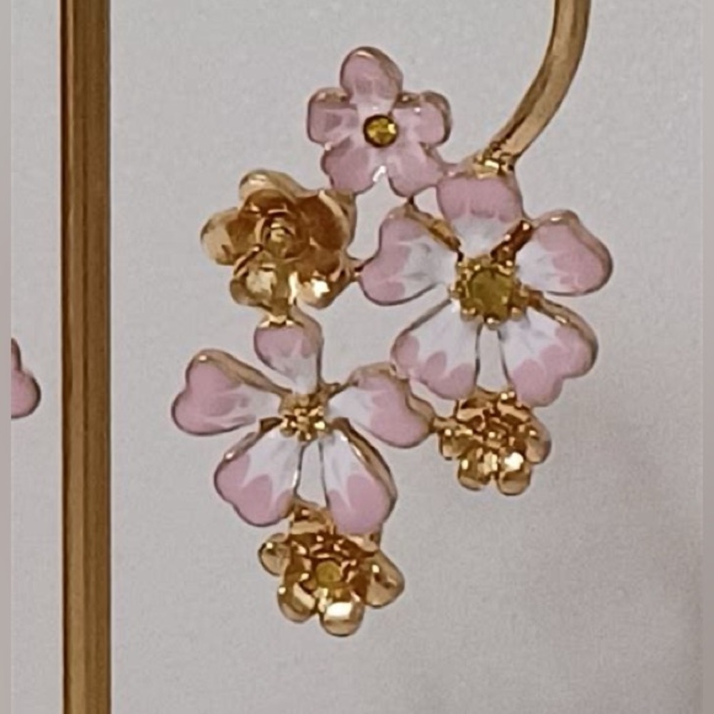 OSCAR DE LA RENTA • Flower Cluster Earrings Pink Enamel Gold Post drop - Picture 2 of 10